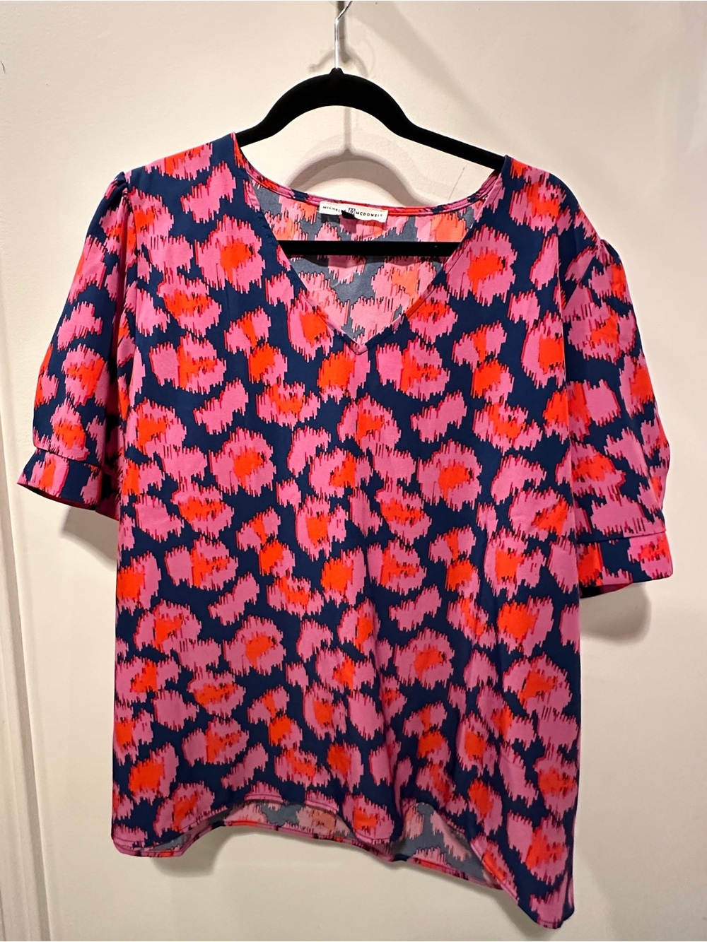 Michelle McDowell V-Neck Short Sleeve Blouse in Pink & Navy Abstract Print XL